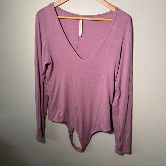 Babaton blush  long sleeve bodysuit L - Picture 2 of 6